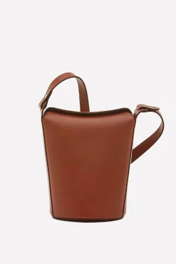 Bucket Maggio, Ruggine