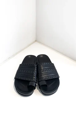 Cicas Sandal, Yan Nero