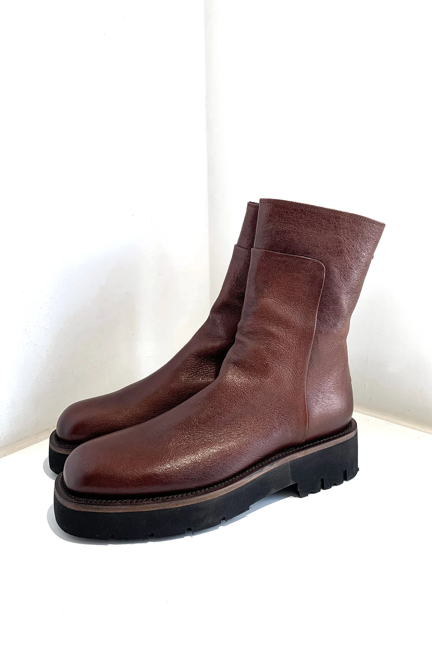 Divine Boots, Nuage Sigaro