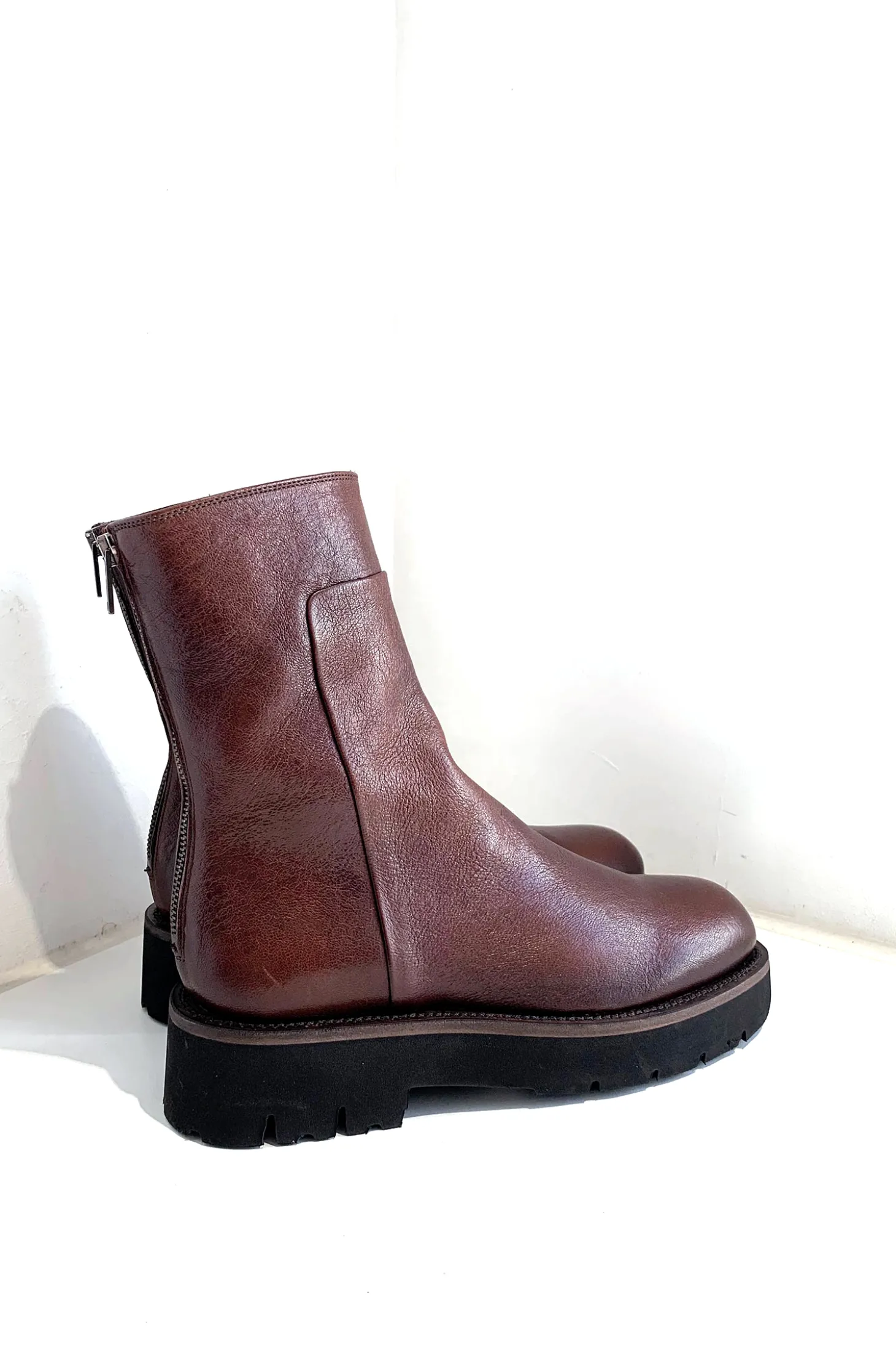 Divine Boots, Nuage Sigaro