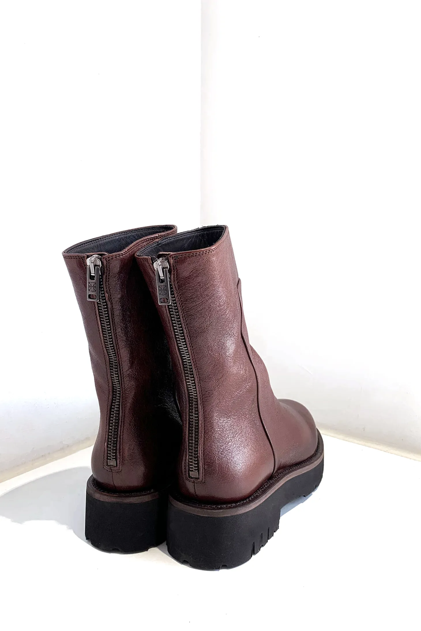 Divine Boots, Nuage Sigaro