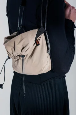Drawstring Sling M, Clay Grey