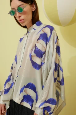 Square Shirt, Beige Gloves